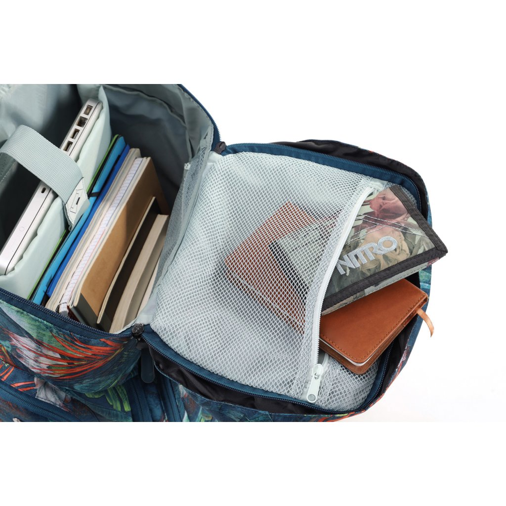 Nitro Weekender – síťovaná kapsa ve víku