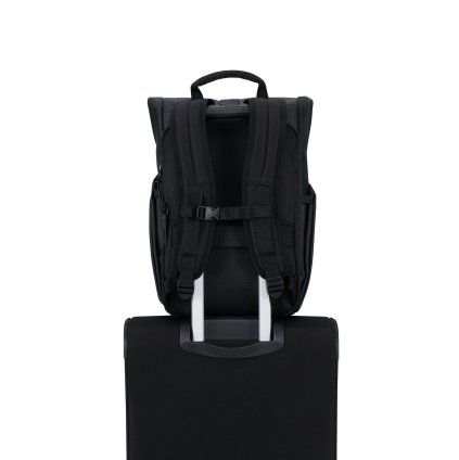 Vnitřní uspořádání batohu American Tourister Urban Tide Rolltop