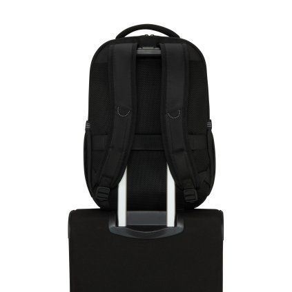 Zadní část American Tourister Urban Groove UG32 s průvlekem na kufr