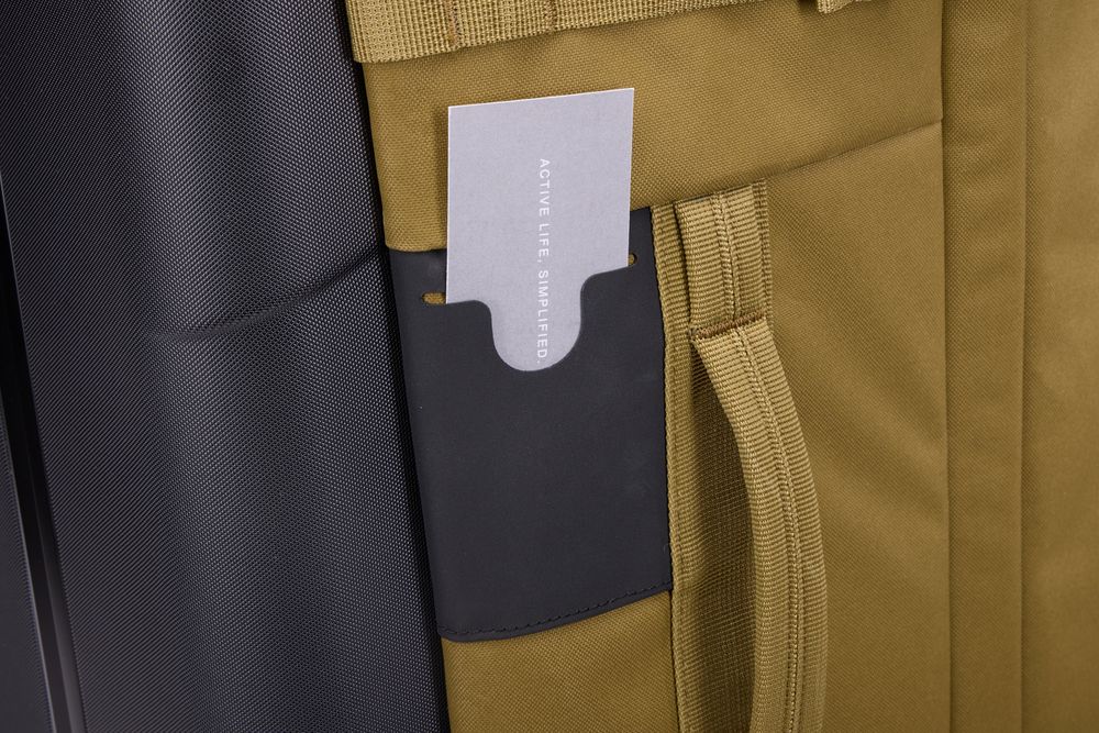 Thule Aion 95 l – robustní kolečka a V rukojeť