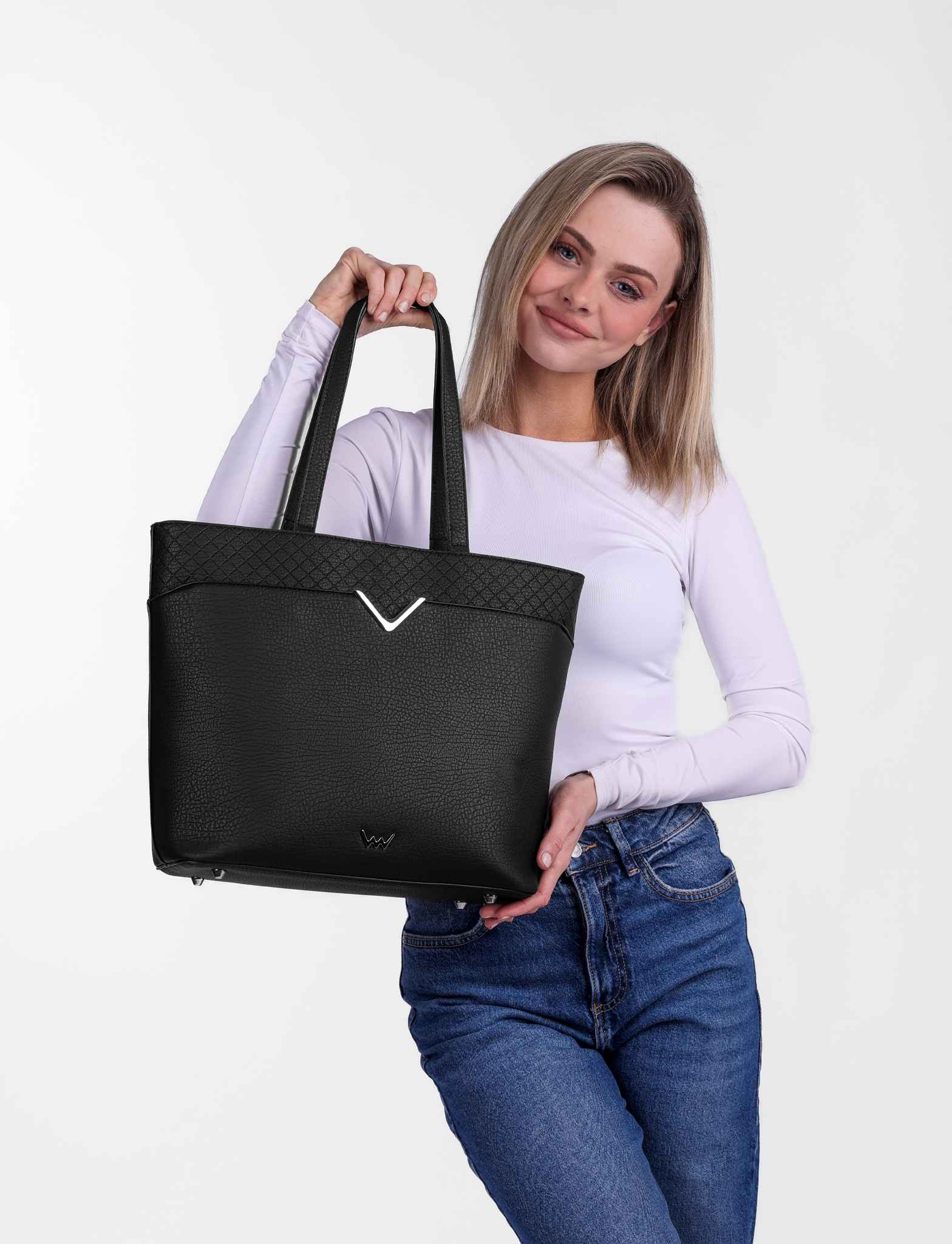 Styl kabelky VUCH Neela Big Black