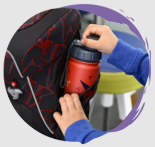 2 otevřené boční kapsy